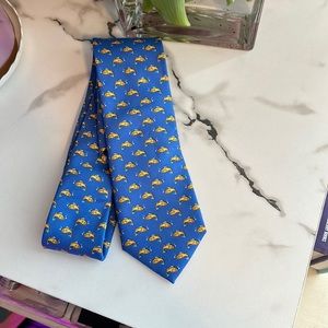 Izod men’s Silky Tie W/ Yellow Fish Print EUC